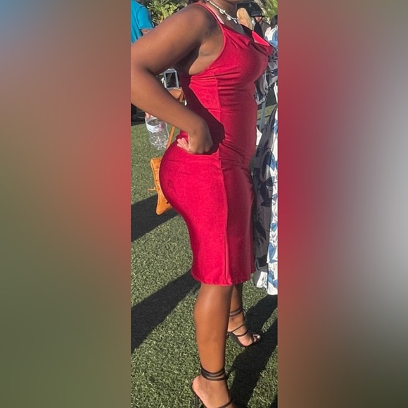 Red Satin Stretchy After 5 Spaghetti Strap Sexy Dress Sz Medium - Picture 6 of 6